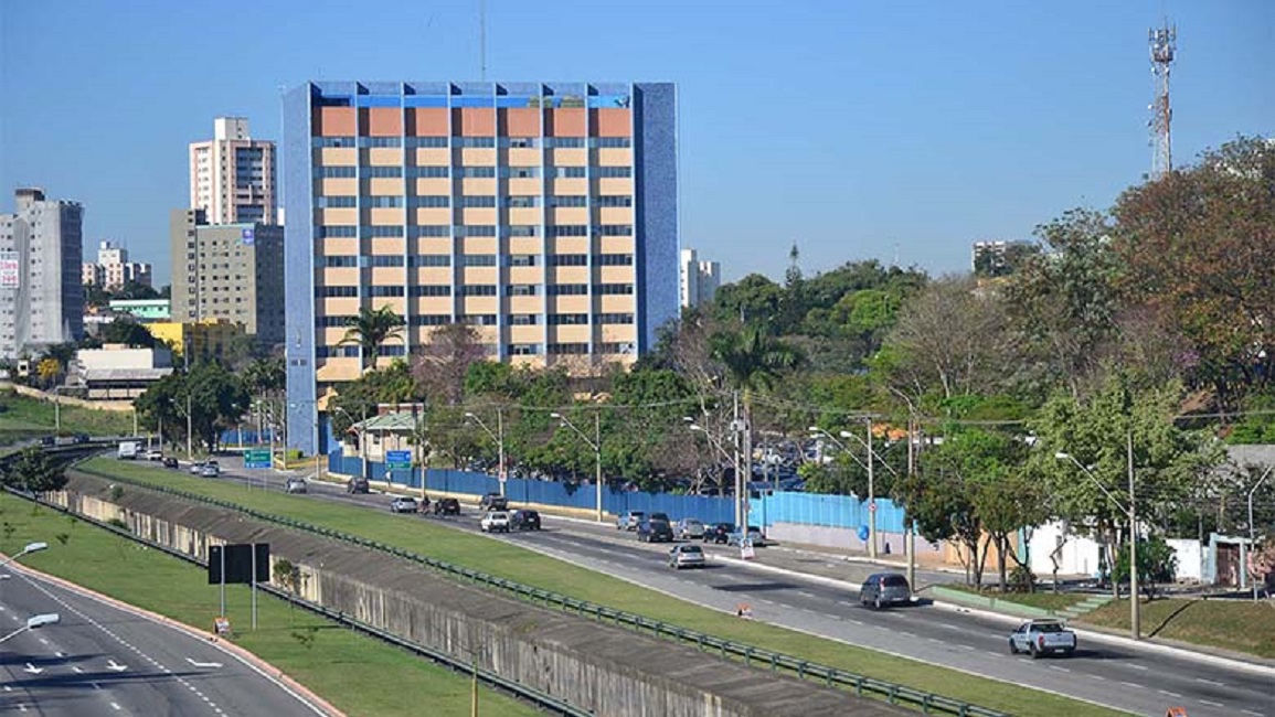 Veja o que abre e fecha nas cidades do Vale neste feriado