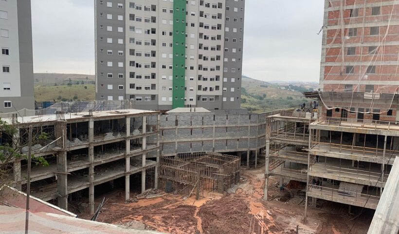 O que se sabe sobre o desabamento do muro de prédio em SJC; veja vídeo com detalhes