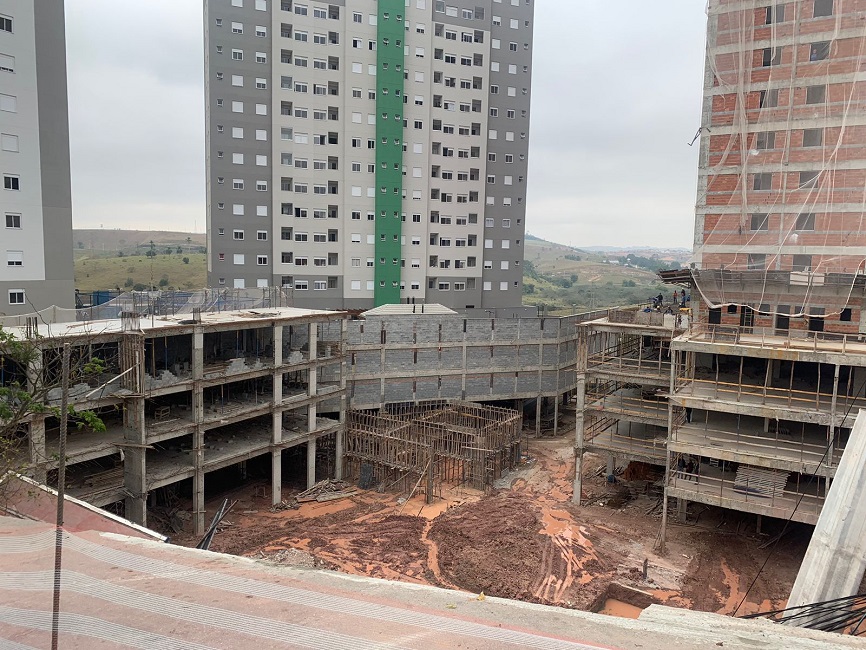 O que se sabe sobre o desabamento do muro de prédio em SJC; veja vídeo com detalhes