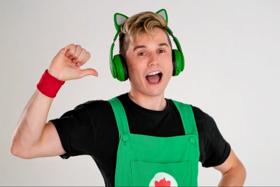 Shopping de SJC barra atração de youtuber Gato Galactico, acusado de apologia ao nazismo
