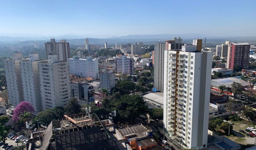 Temperaturas voltam a subir nesta semana no Vale; veja a previsão. Na foto, vista aérea da cidade de São José dos Campos (SJC).