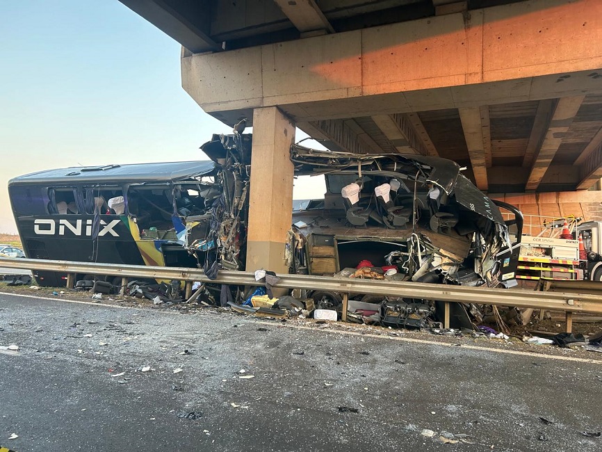 Acidente com ônibus rumo a Aparecida deixa 10 pessoas mortas