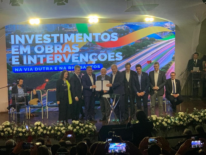 Lula elogia prefeitos e critica Tarcísio de Freitas por ausência em evento em São José dos Campos (SJC)