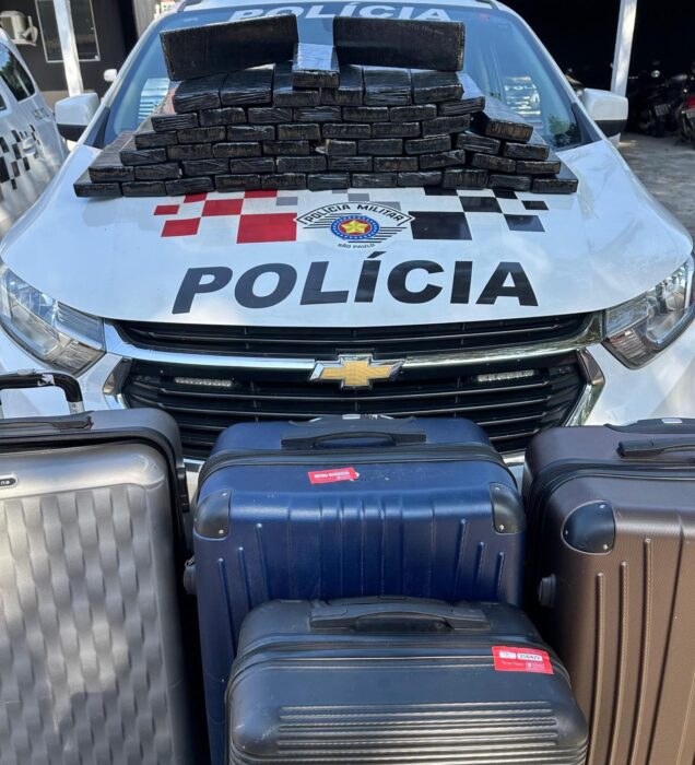 Casal é preso com quase 50 kg de drogas em malas de viagem, em Ubatuba