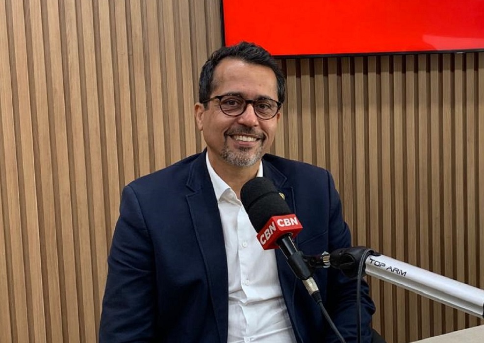 "Prefeitura não valoriza professores nem tem transparência", critica Dr. Elton