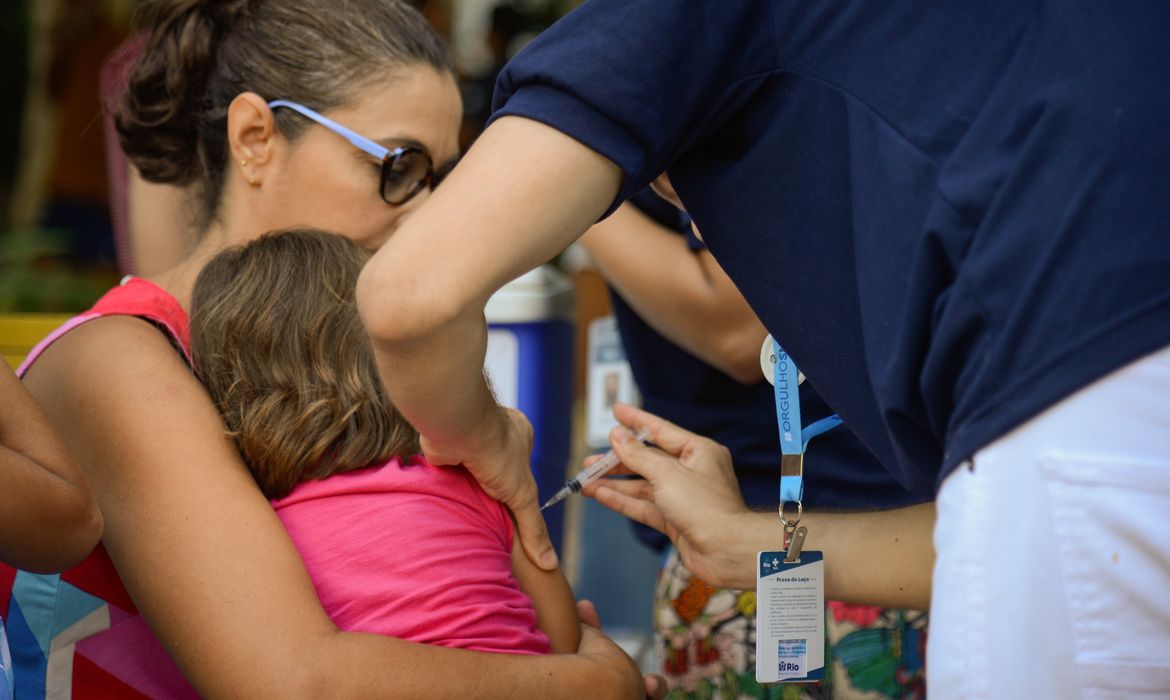 O Brasil não faz mais parte do ranking das 20 nações mundiais com mais crianças não vacinadas, segundo estudo global divulgado pela Unicef.