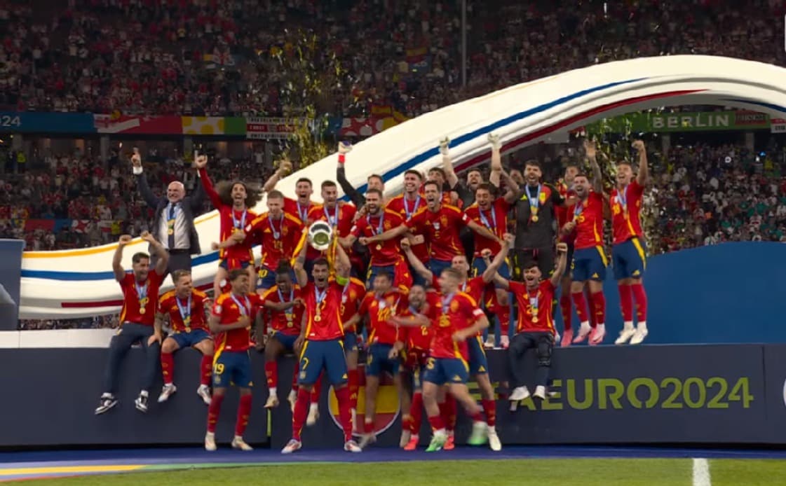 A Espanha é a grande campeã da Eurocopa 2024. O tetracampeonato foi conquistado na tarde deste domingo (14) sobre a Inglaterra, em Berlin