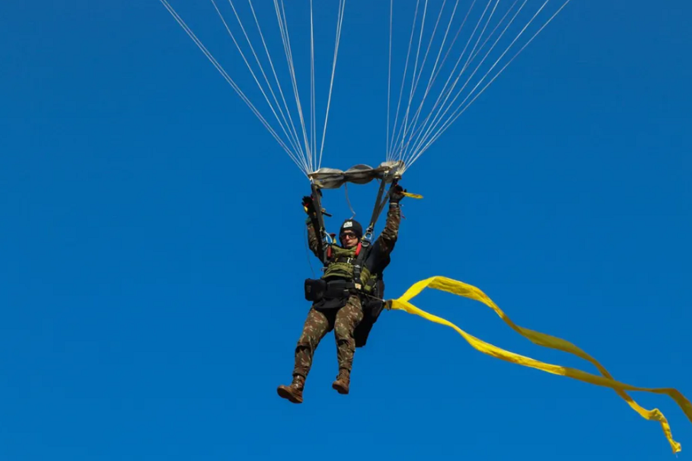 Unidade do exército em Caçapava recebe precursores paraquedistas 