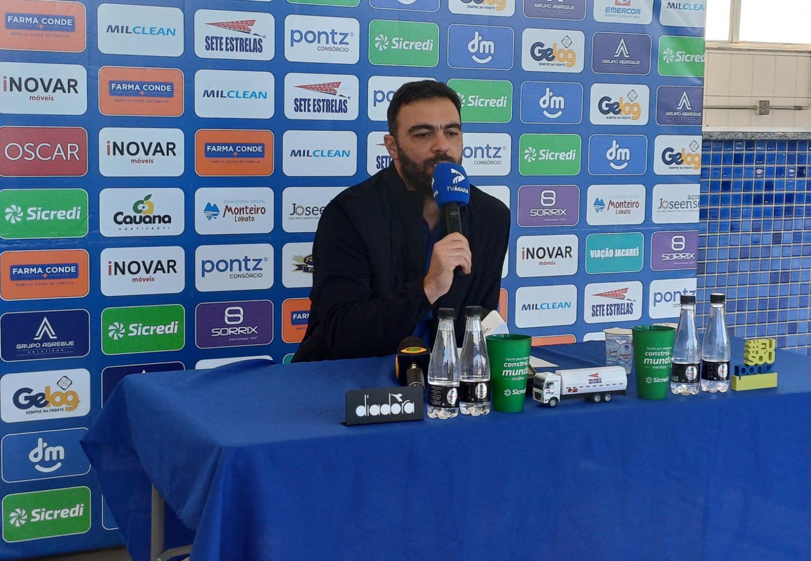 Bruno Cazarine, diretor-geral da SAF do São José EC, em entrevista coletiva no estádio Martins Pereira