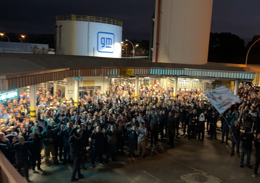 Metalúrgicos da GM de SJC conseguem dois meses de estabilidade e suspendem paralisação
