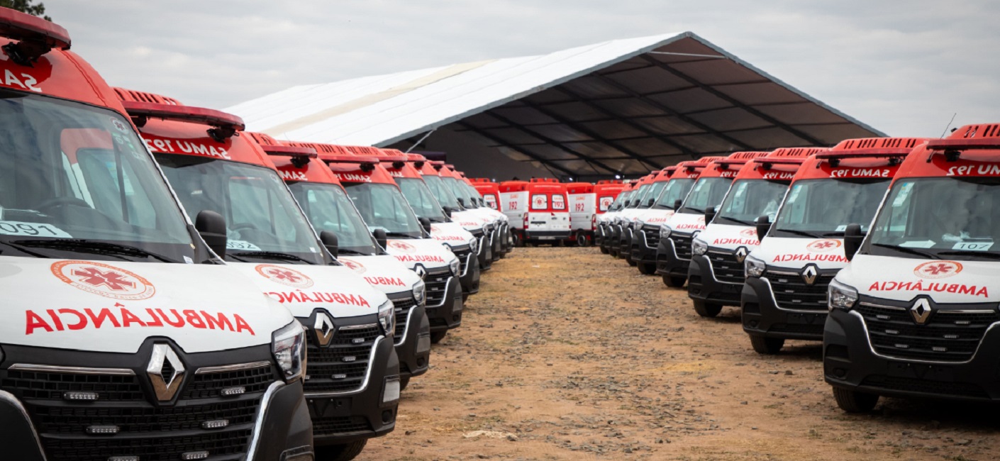 Ambulâncias do SAMU estacionadas em garagem. Vale do Paraíba receberá 24 novas unidades do SAMU 192; confira as cidades