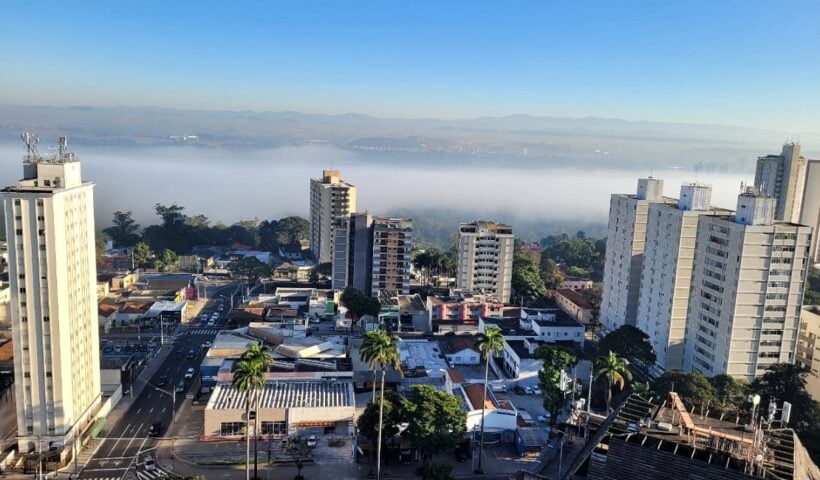 Vista aérea de São José dos Campos, na região central. Temperaturas voltam a subir ao longo da semana no Vale do Paraíba; veja a previsão