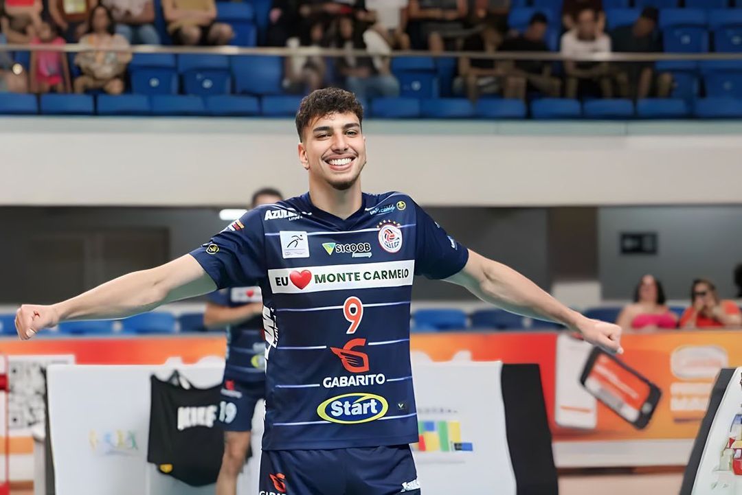 Oposto João Vitor Adriano, novo reforço do Vôlei São José em ação pelo Monte Carmelo na Superliga Nacional 23/24
