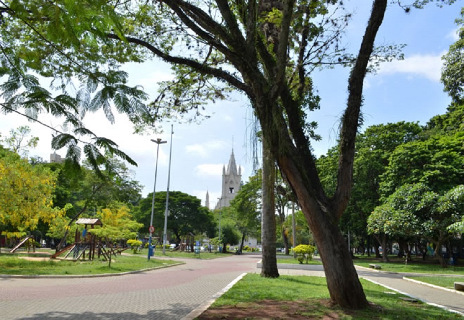Com pele roxa, pessoa em situação de rua é encontrada morta em Taubaté