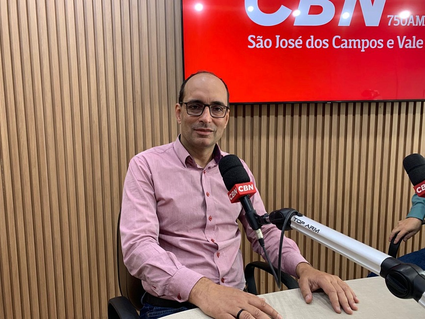 “Fila está escondida na saúde de São José”, critica Wagner Balieiro