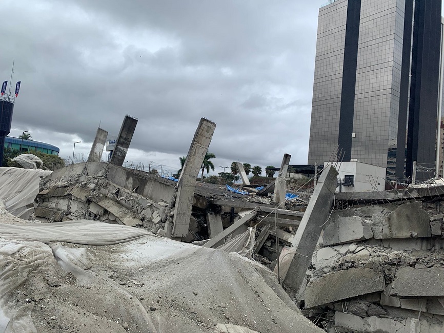 Veja os destroços da implosão no Jardim Aquarius, em São José dos Campos - Foto: Matheus Andrade/CBN Vale