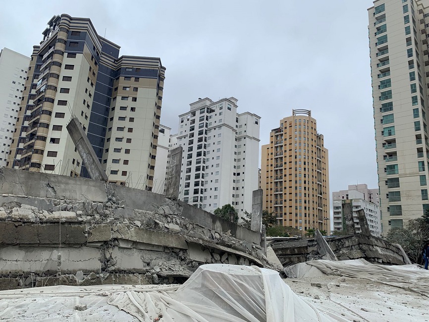 Destroços do prédio implodido em São José dos Campos - Foto: CBN Vale/Matheus Andrade