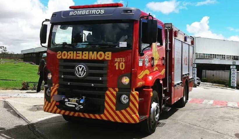 Incêndio e excesso de altura de caminhões travam a Via Dutra e causam lentidão
