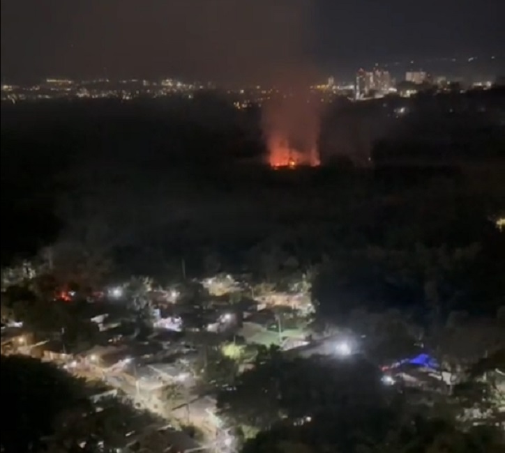 VÍDEO: Incêndio atinge a região do Banhado no centro de São José dos Campos