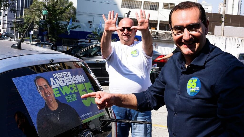 Juíza mantém bloqueio de material de campanha de Anderson Farias