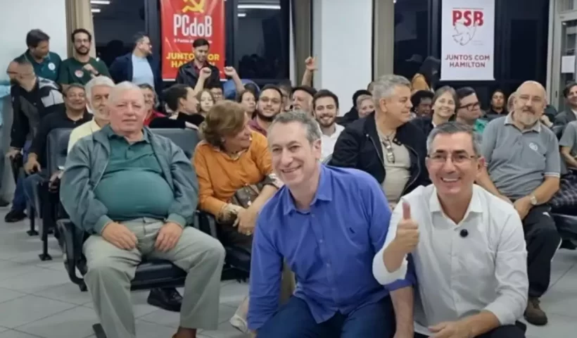 Hamilton Mota (de branco) ao lado de seu vice, Pedro Orlando Bonanno Abib (de azul)
