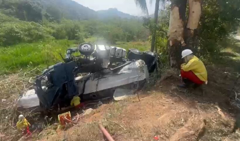 VÍDEO: Corpo de motorista segue preso em caminhão por mais de 24 horas após acidente em São José