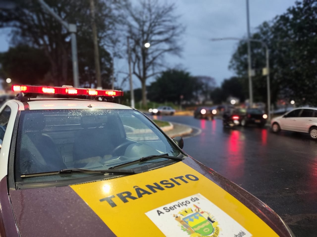 Viatura do departamento de Trânsito de Taubaté
