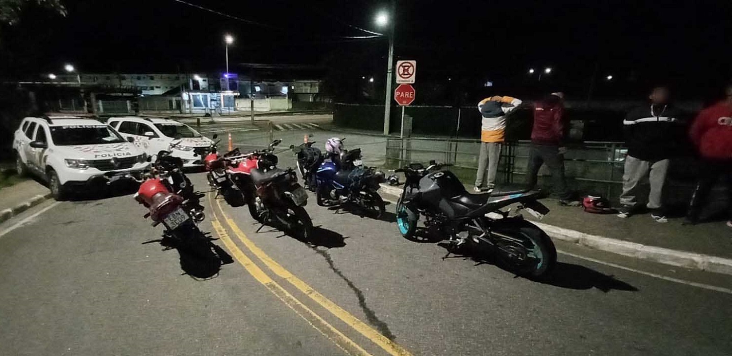 Jovens debocham da lei e têm motos apreendidas em operação da PM em Caraguá