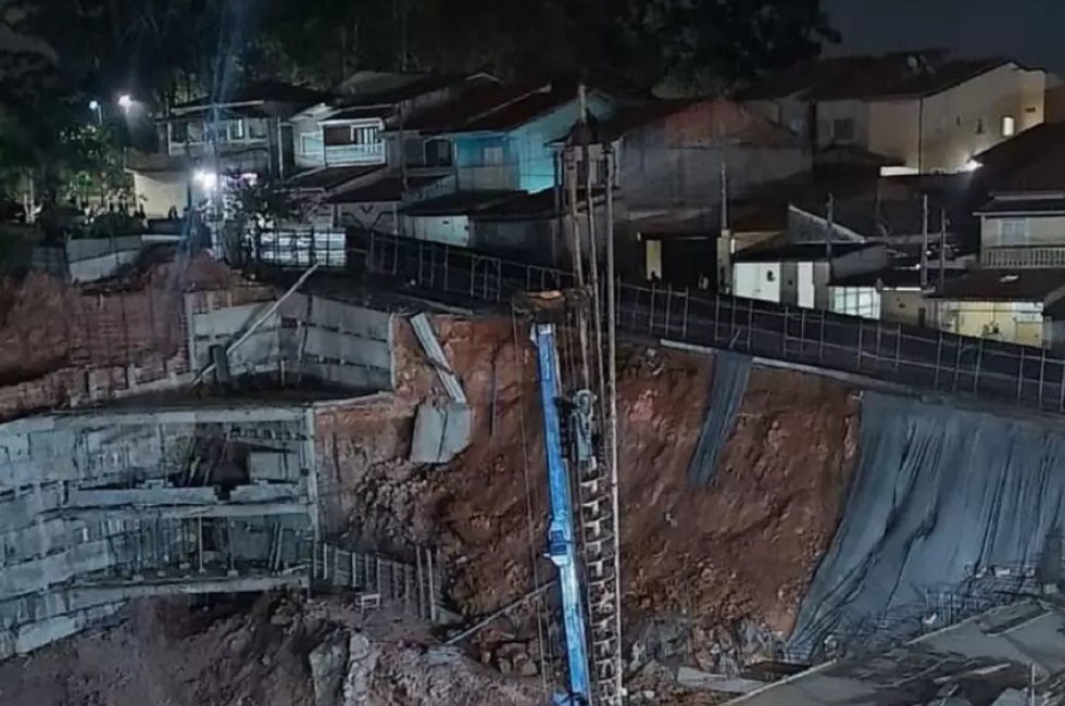 Obra no Residencial Flamboyant, em São José, registra novo deslizamento de terra