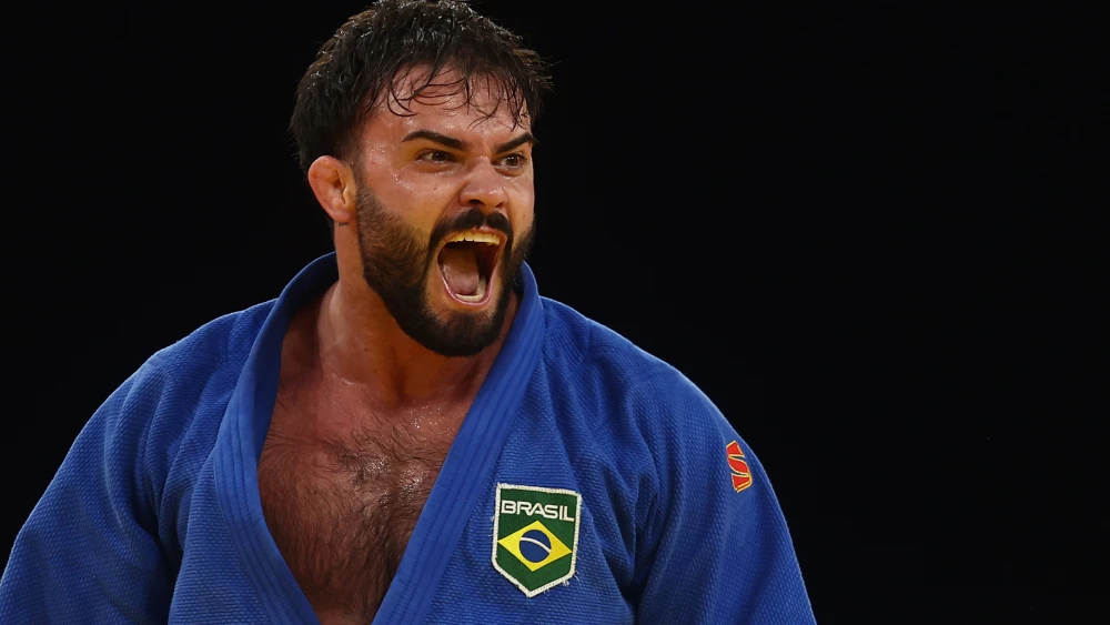 O joseense Rafael Macedo foi um dos responsáveis pela conquista, já que venceu o italiano Christian Parlati na categoria até 90 kg por ippon.