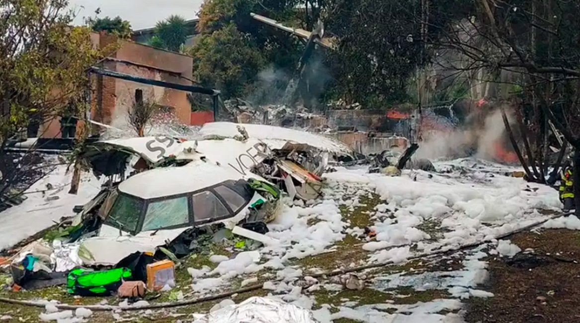 Queda de avião: Defensorias alertam famílias sobre golpes e direitos