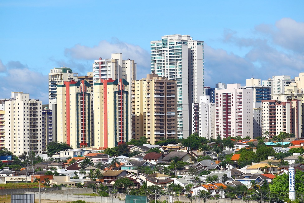 Cetesb investiga cheiro de gás relatado por moradores de São José dos Campos. Na foto, vista aérea da cidade, especificamente de apartamentos da região oeste (Jardim Aquarius).
