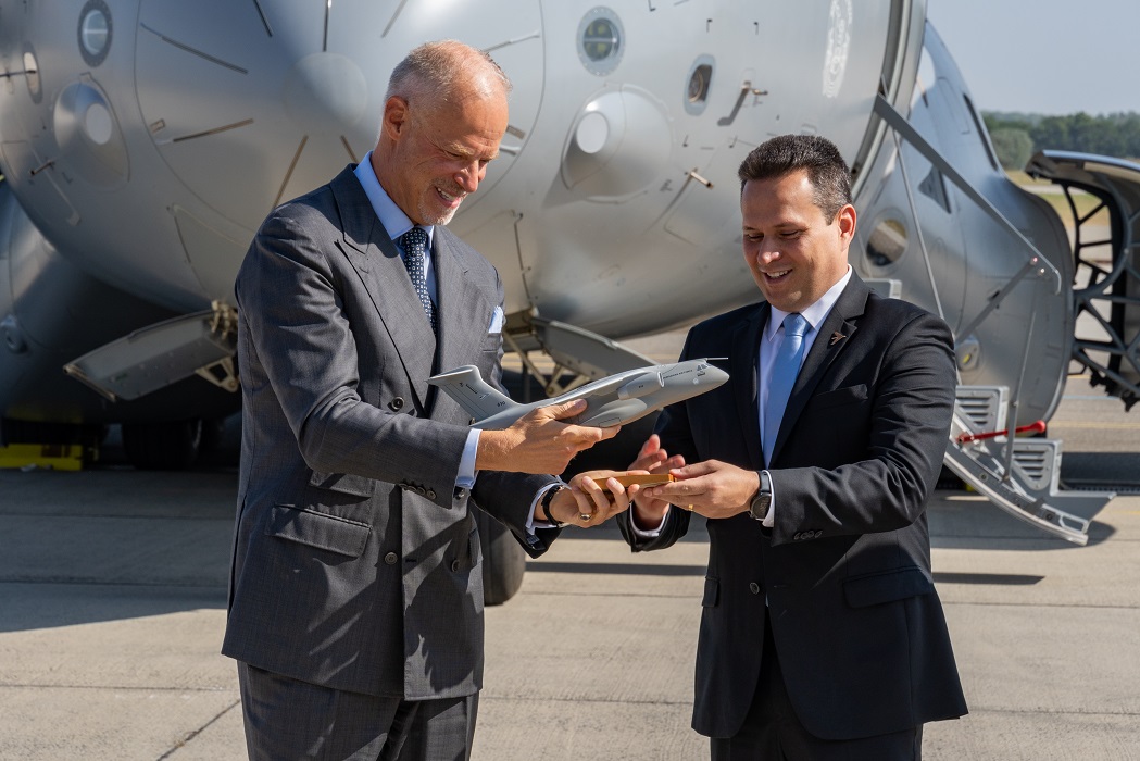 Hungria reforça OTAN com aquisição do C-390 da Embraer