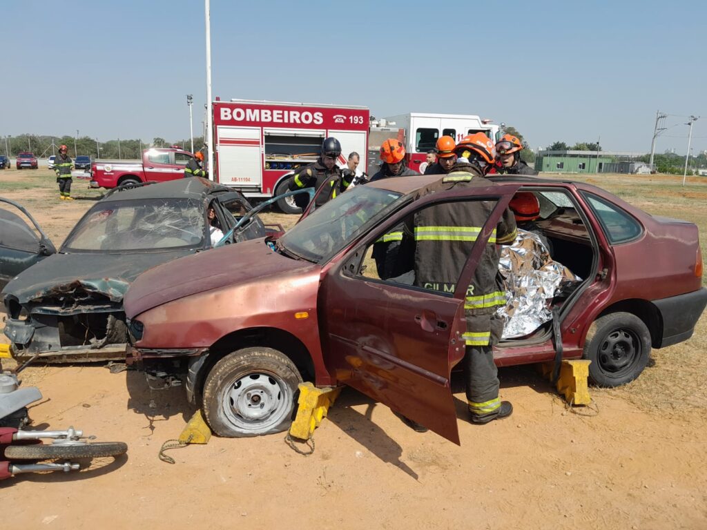 Em treinamento, equipes de socorro simulam acidente com 12 vítimas em SJC