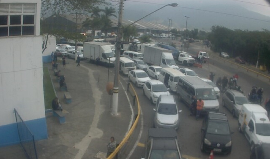 Fortes ventos paralisam travessia de balsas no Litoral Norte