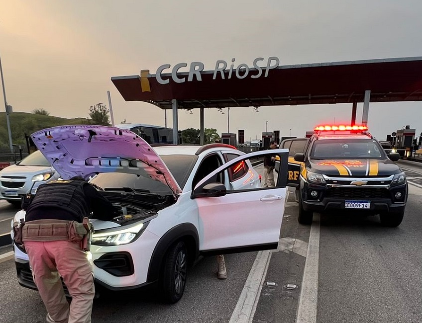 Homem é preso com arma ilegal e carro clonado na Dutra, em Jacareí