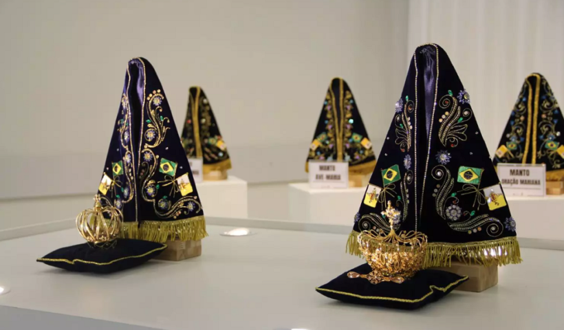 Novos mantos de Nossa Senhora são entregues para a Festa da Padroeira