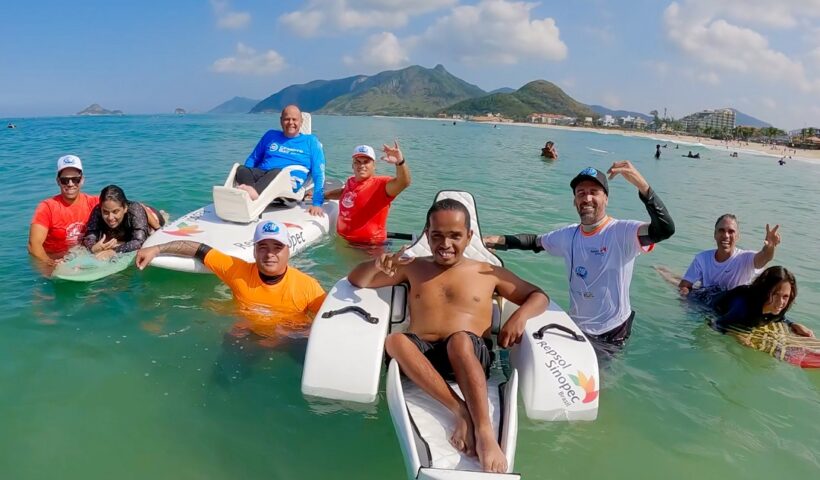 Praia de Perequê-Açu recebe evento de surfe para pessoas com deficiência