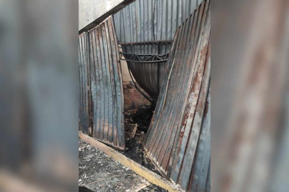 Prédio de loja atingida por incêndio passa por vistoria da Defesa Civil, em Aparecida 
