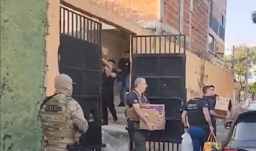 Polícia Civil faz operação contra o tráfico de drogas no Campo dos Alemães