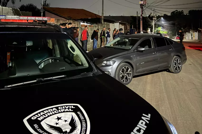 As tropas de elite da Polícia Militar e da Guarda Civil Municipal realizam operação contra 'fluxos' em São José dos Campos