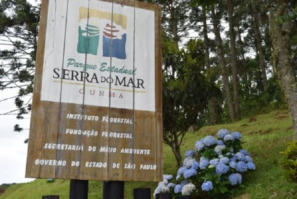 Em Cunha, helicóptero Águia ajuda no combate a incêndio no Parque da Serra do Mar