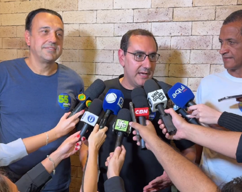 Após reeleição, Anderson fala sobre desafios, secretários e adversários. Felicio Ramuth (PSD), Anderson Farias (PSD) e Cel Wilker (MDB) durante entrevista coletiva - Foto: CBN Vale