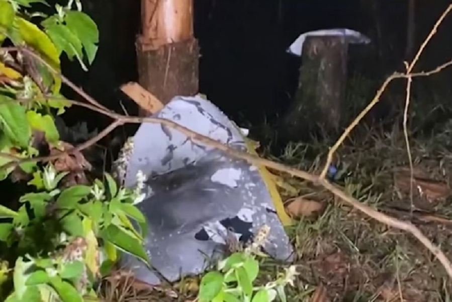 Bombeiros seguem às buscas pelas vítimas de acidente aéreo em Paraibuna