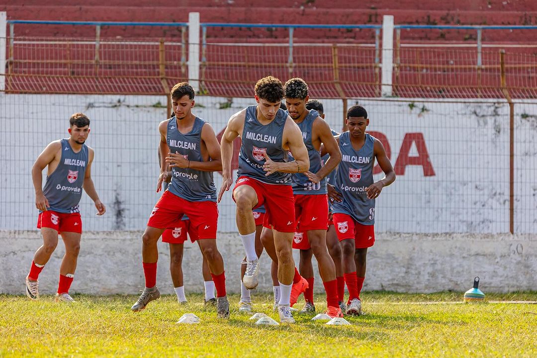 Elenco do Atlético Guaratinguetá em treinamento para a disputa da Copinha 2025