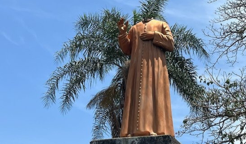 Estátua de Padre Cícero foi vandalizada em Taubaté