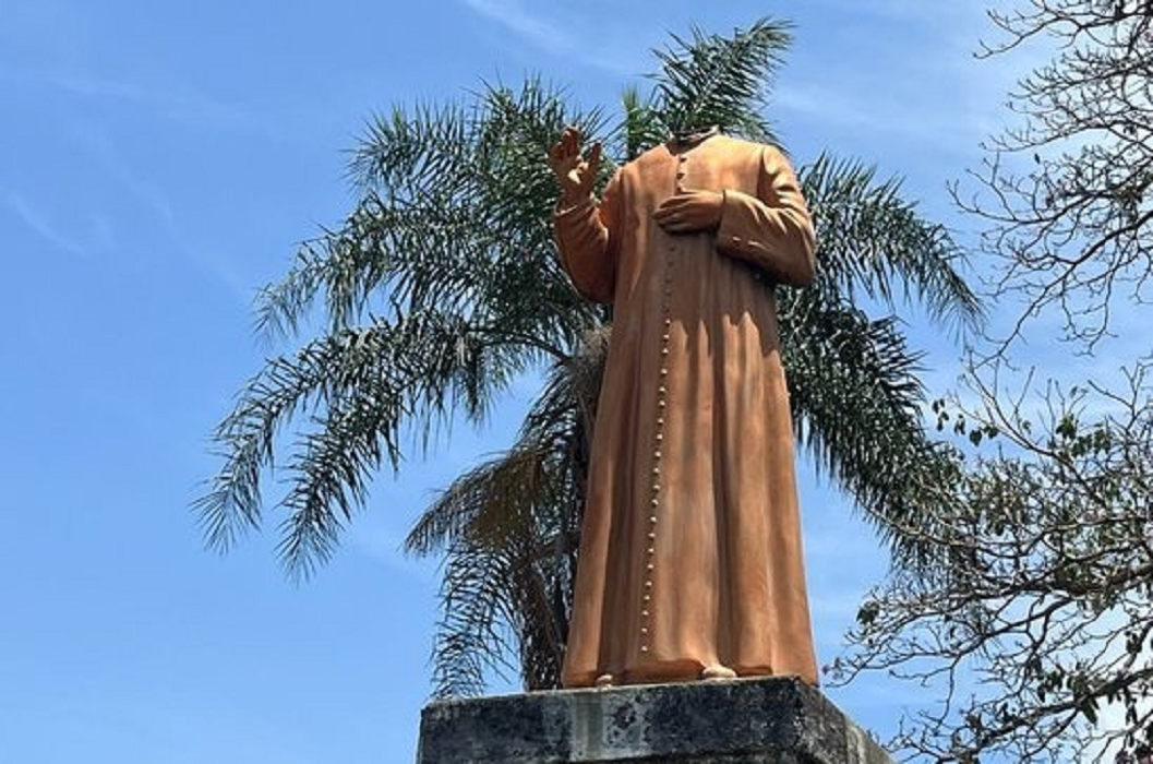 Estátua de Padre Cícero foi vandalizada em Taubaté