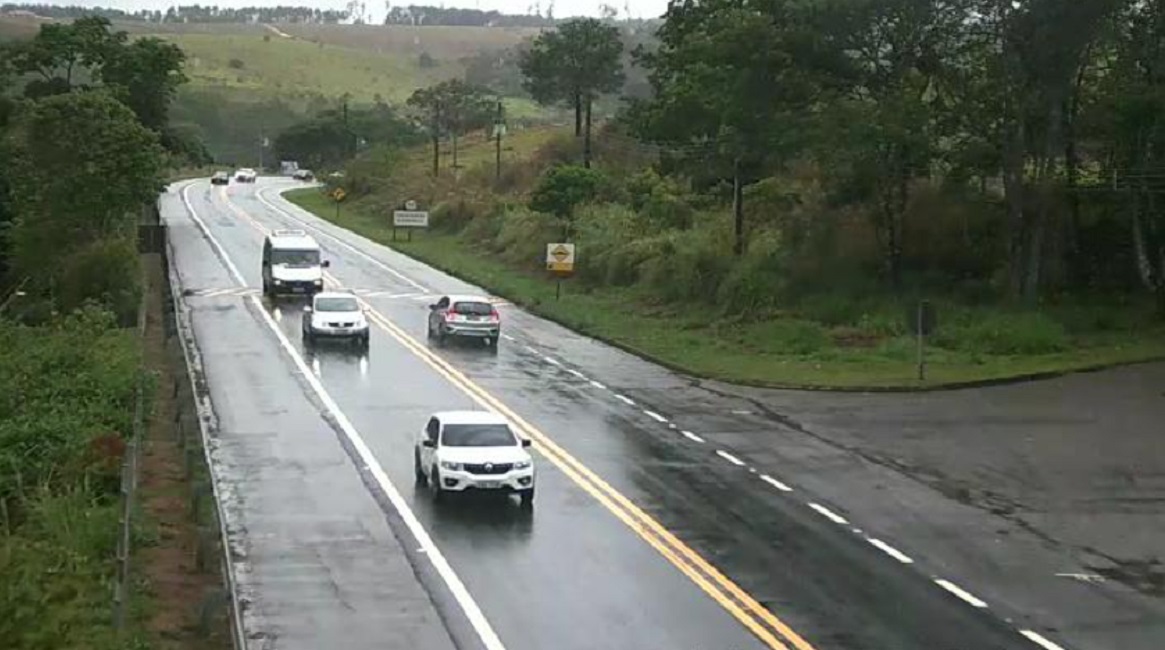 ATENÇÃO: Trânsito lento após acidente na Rodovia Osvaldo Cruz, em São Luiz do Paraitinga