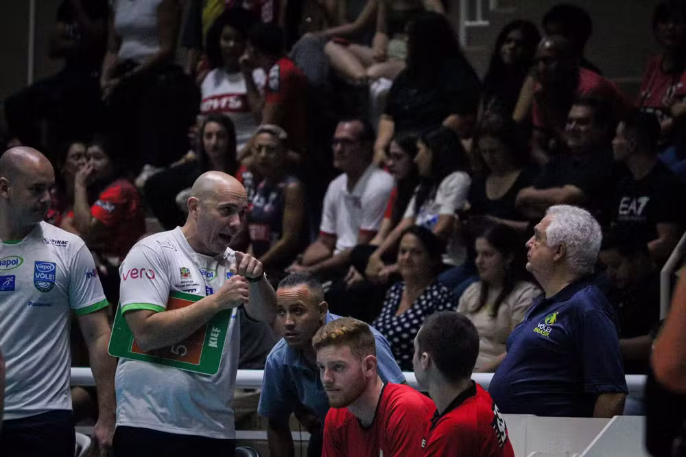 Primeira derrota do Vôlei São José na Superliga é marcada por ‘erro’ na arbitragem de vídeo