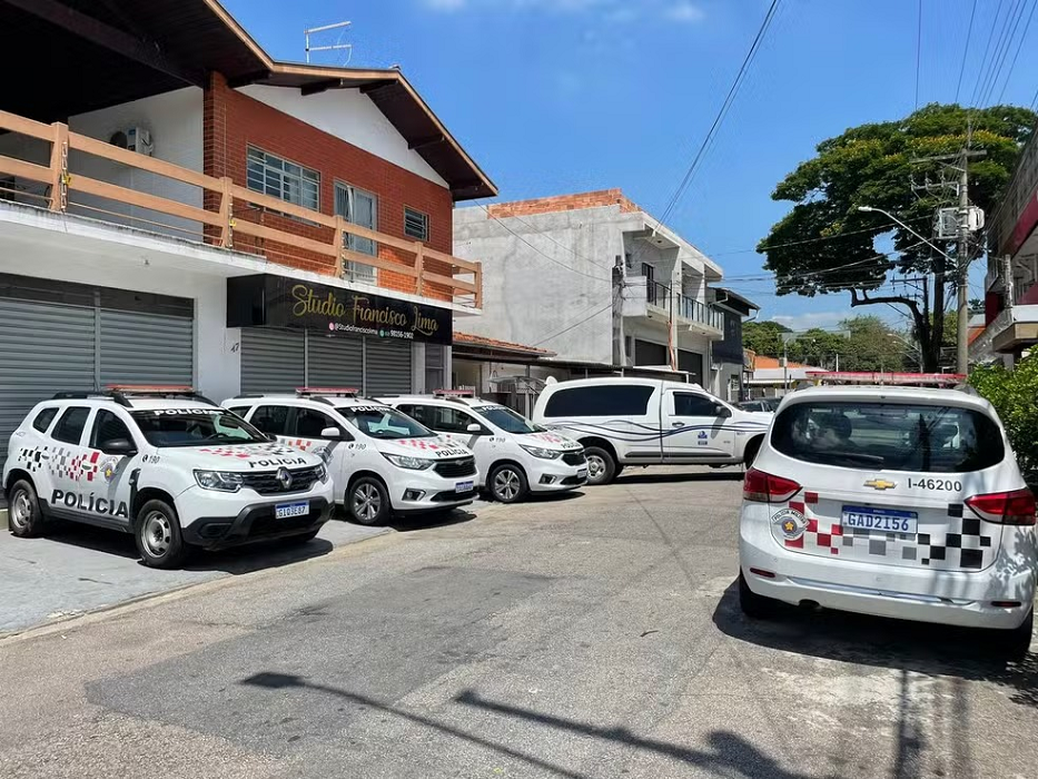 Polícia investiga feminicídio em morte de casal em São José dos Campos